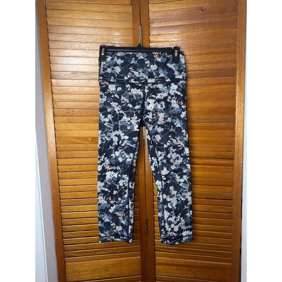 lululemon athletica Pants - Lululemon Wunder Under Cropped Leggings. Womens Size 6